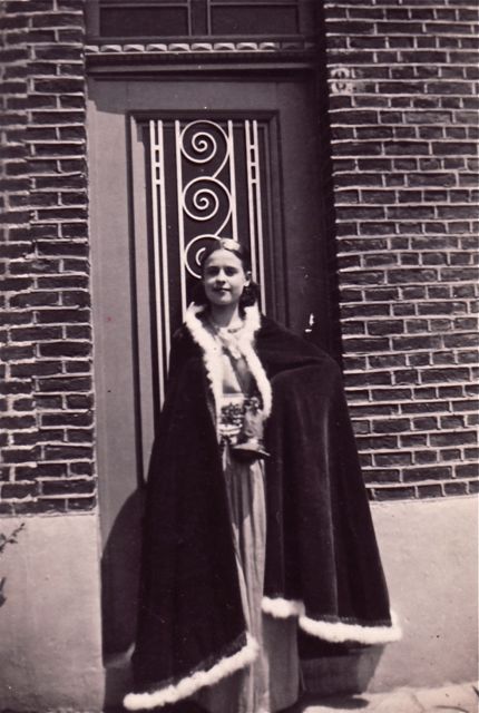 Ze stond opeens voor ons deur. We hebben haar binnen gelaten en onder een stolp gezet. Het werd een trend.